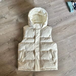 Zara DNWR White Puffer Vest